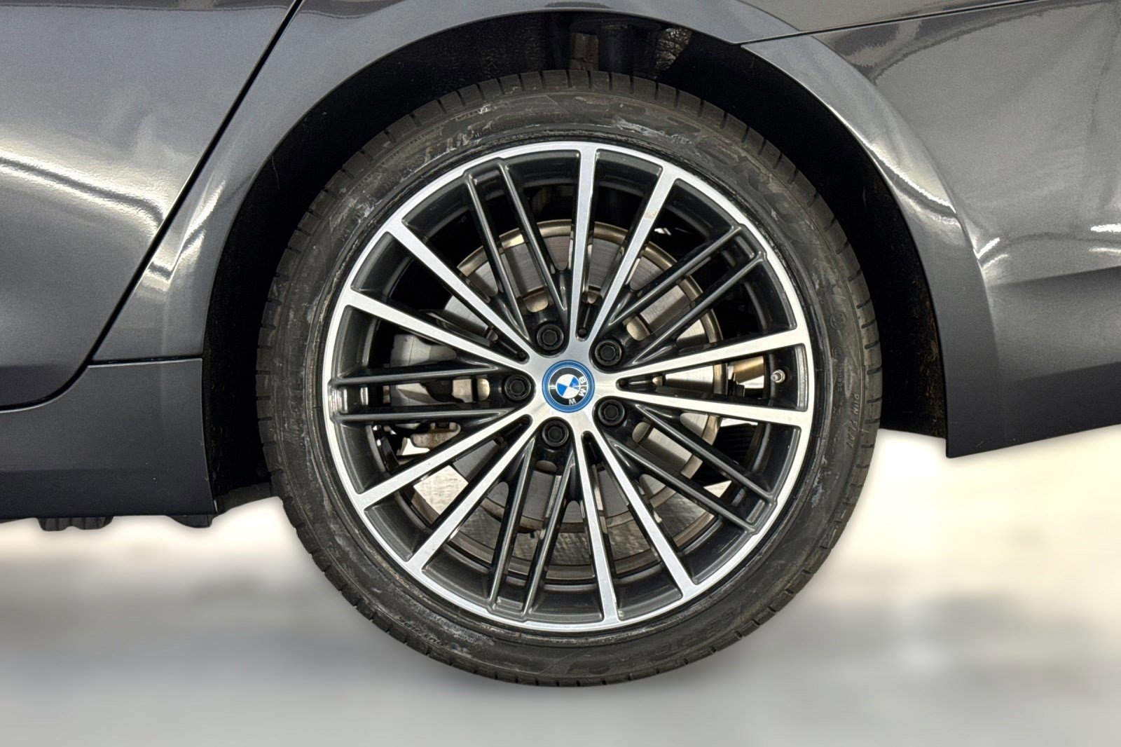 Used 2023 BMW 530e w/ Convenience Package image 11