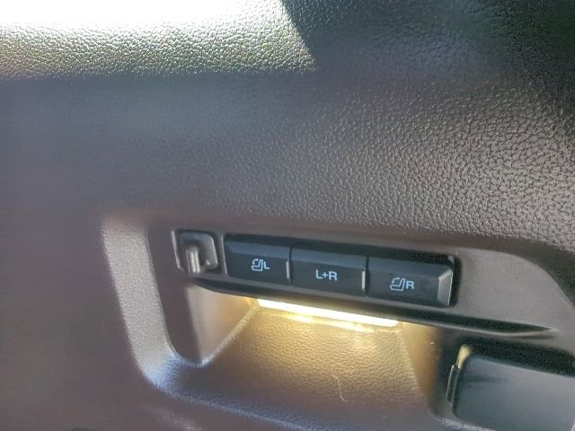 Used 2023 Ford Explorer King Ranch w/ Technology Package image 12