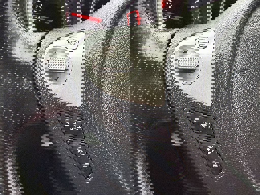 Used 2012 Nissan Juke SL image 32