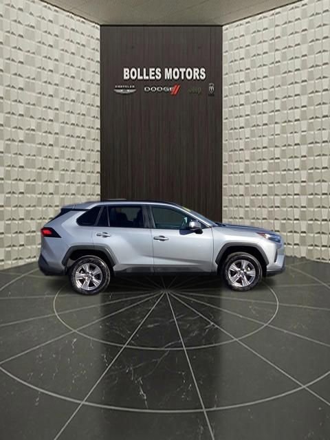 Used 2025 Toyota RAV4 XLE AWD/4WD image 3