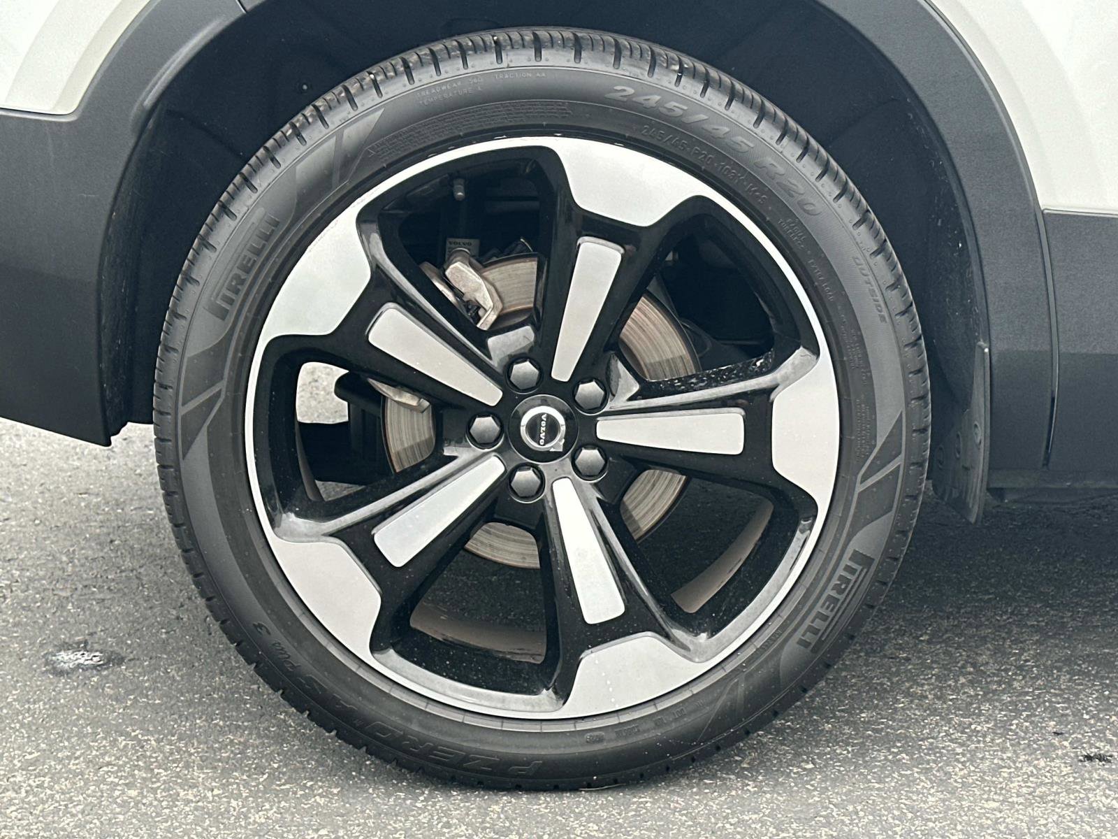 Certified 2021 Volvo XC40 T5 Momentum w/ Premium Package image 27