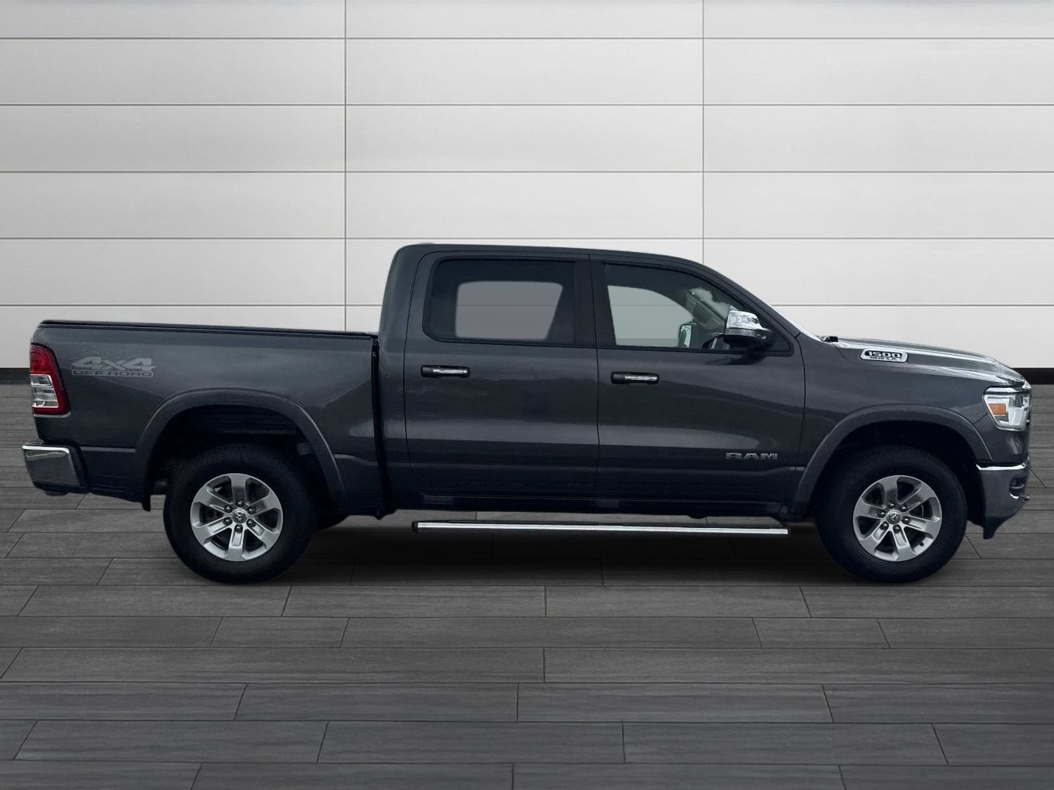 Used 2019 RAM 1500 Laramie w/ Off Road Group AWD/4WD image 3