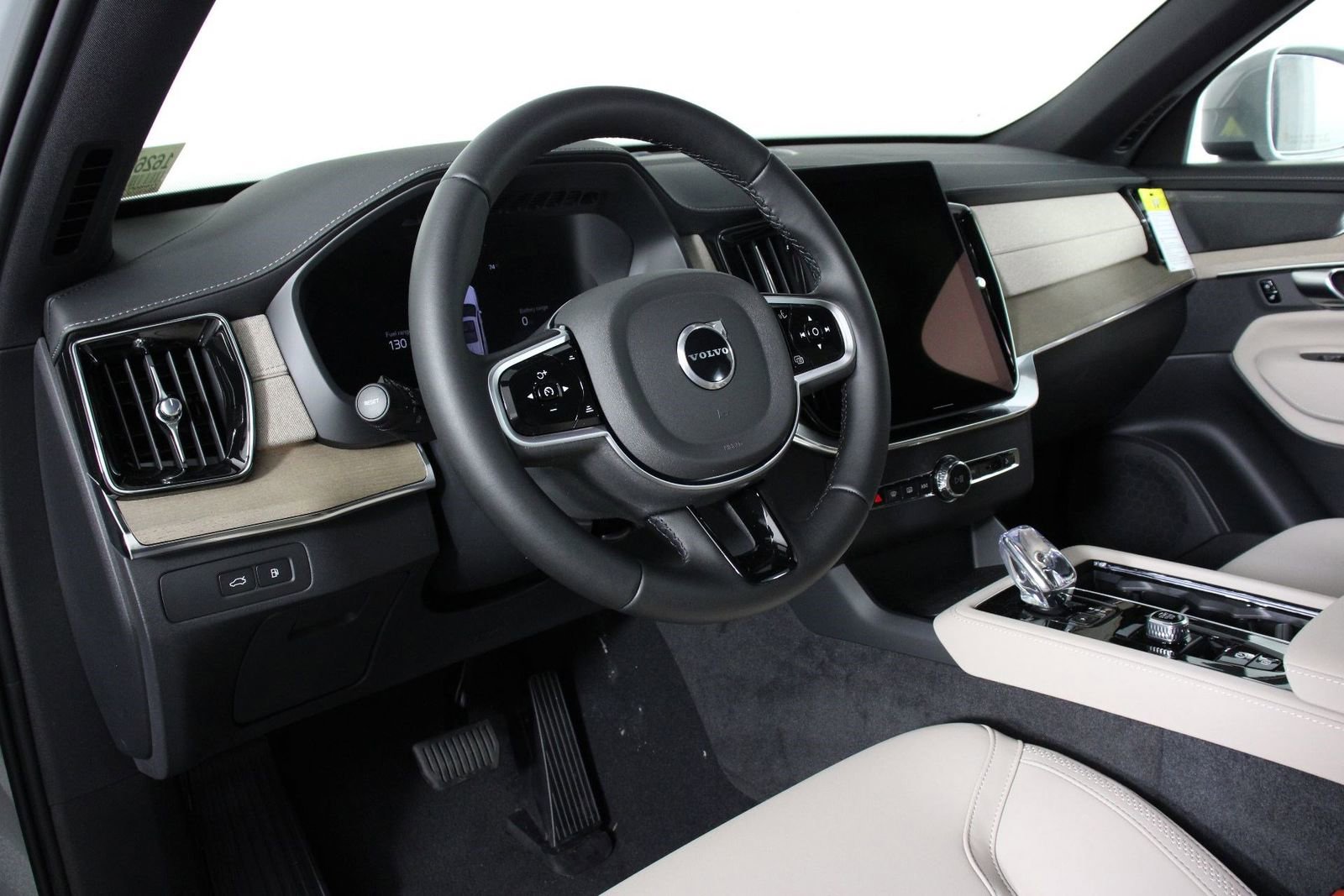 New 2026 Volvo XC90 T8 Plus image 8