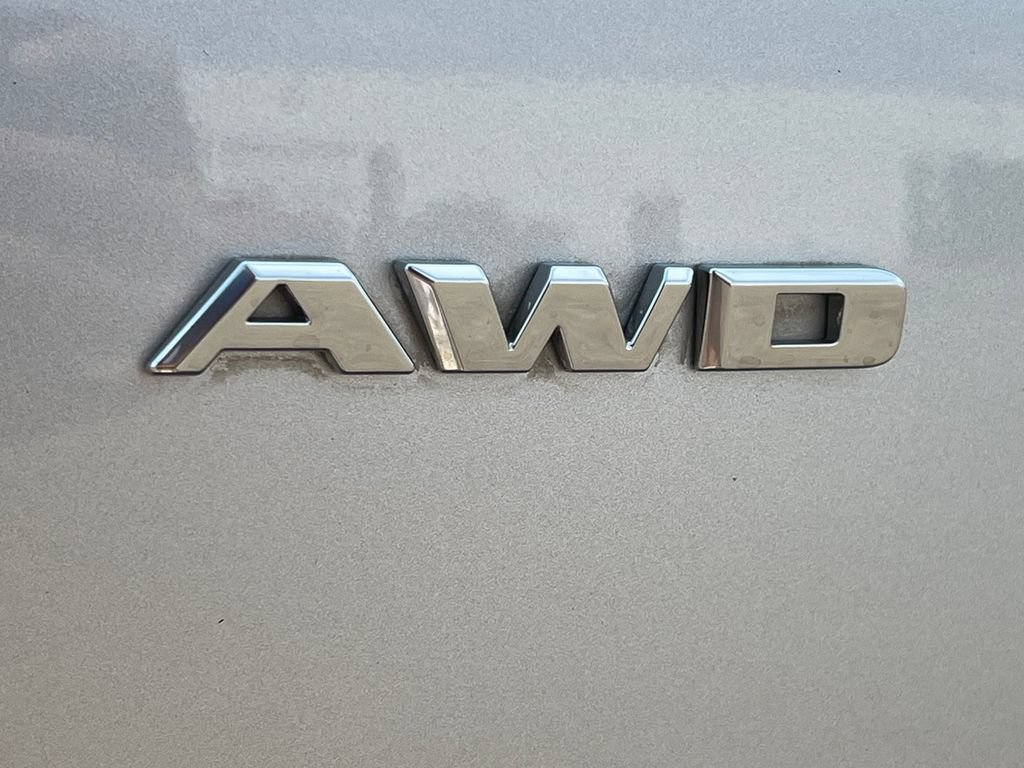 Used 2018 Cadillac XT5 Luxury w/ Driver Awareness Package AWD/4WD image 2