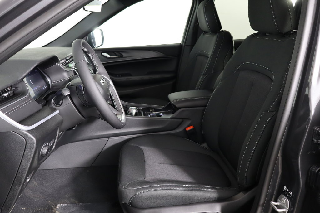 New 2026 Jeep Grand Cherokee Laredo X AWD/4WD image 14