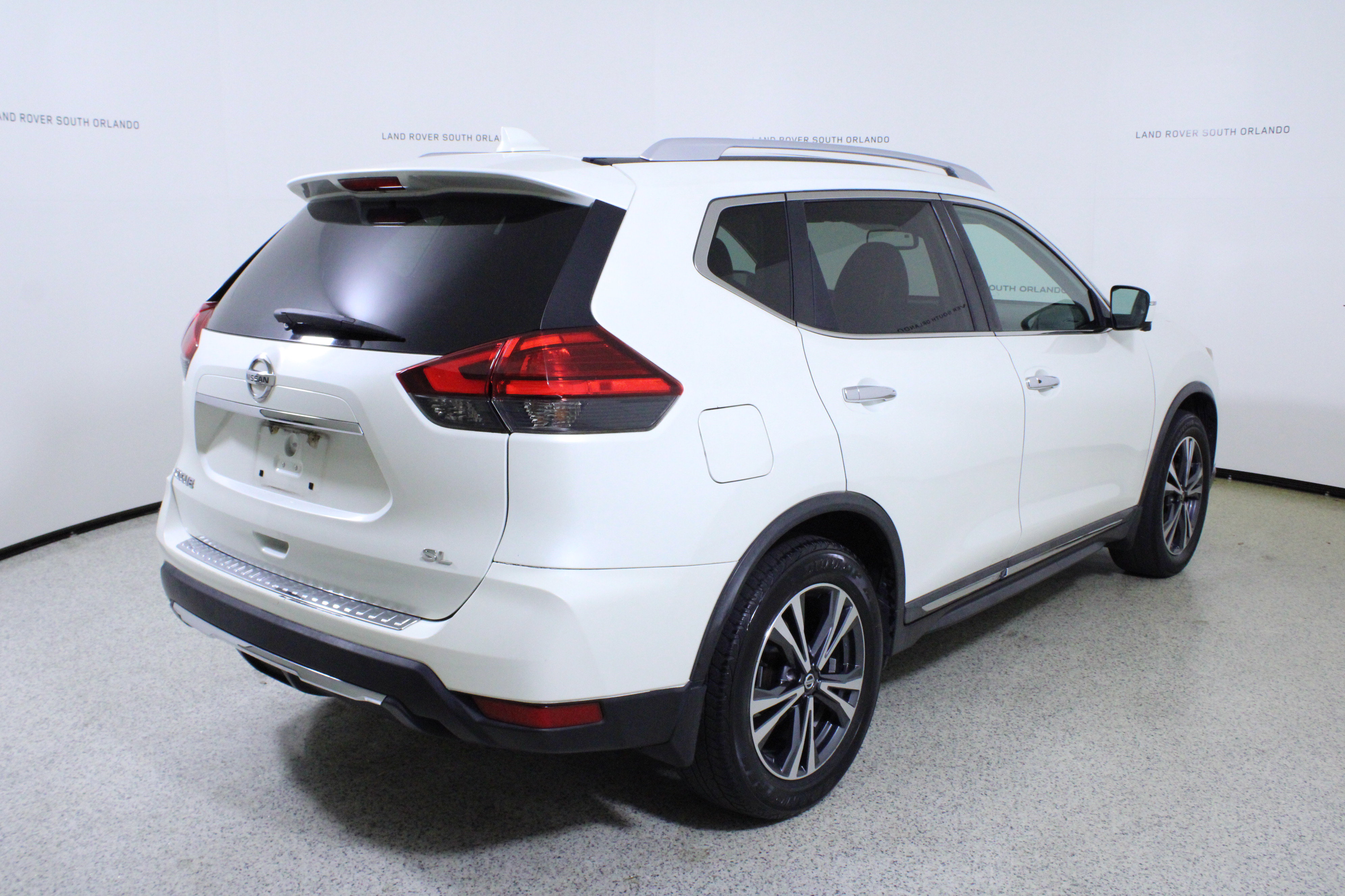 Used 2017 Nissan Rogue SL w/ SL Premium Package image 7