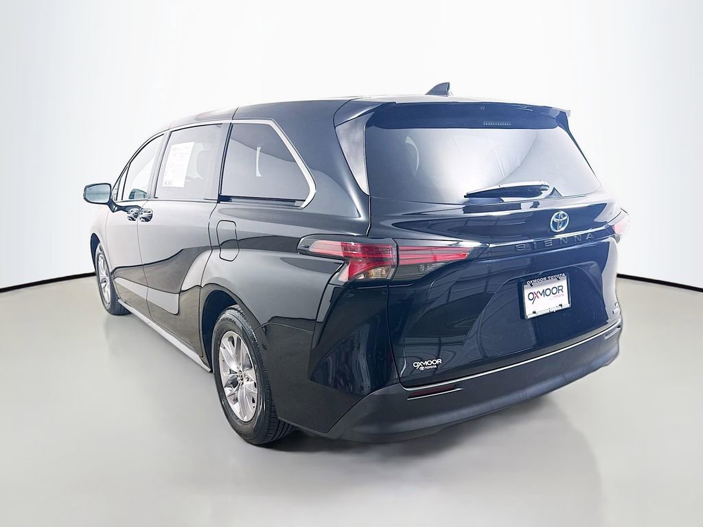 Certified 2022 Toyota Sienna LE FWD image 5