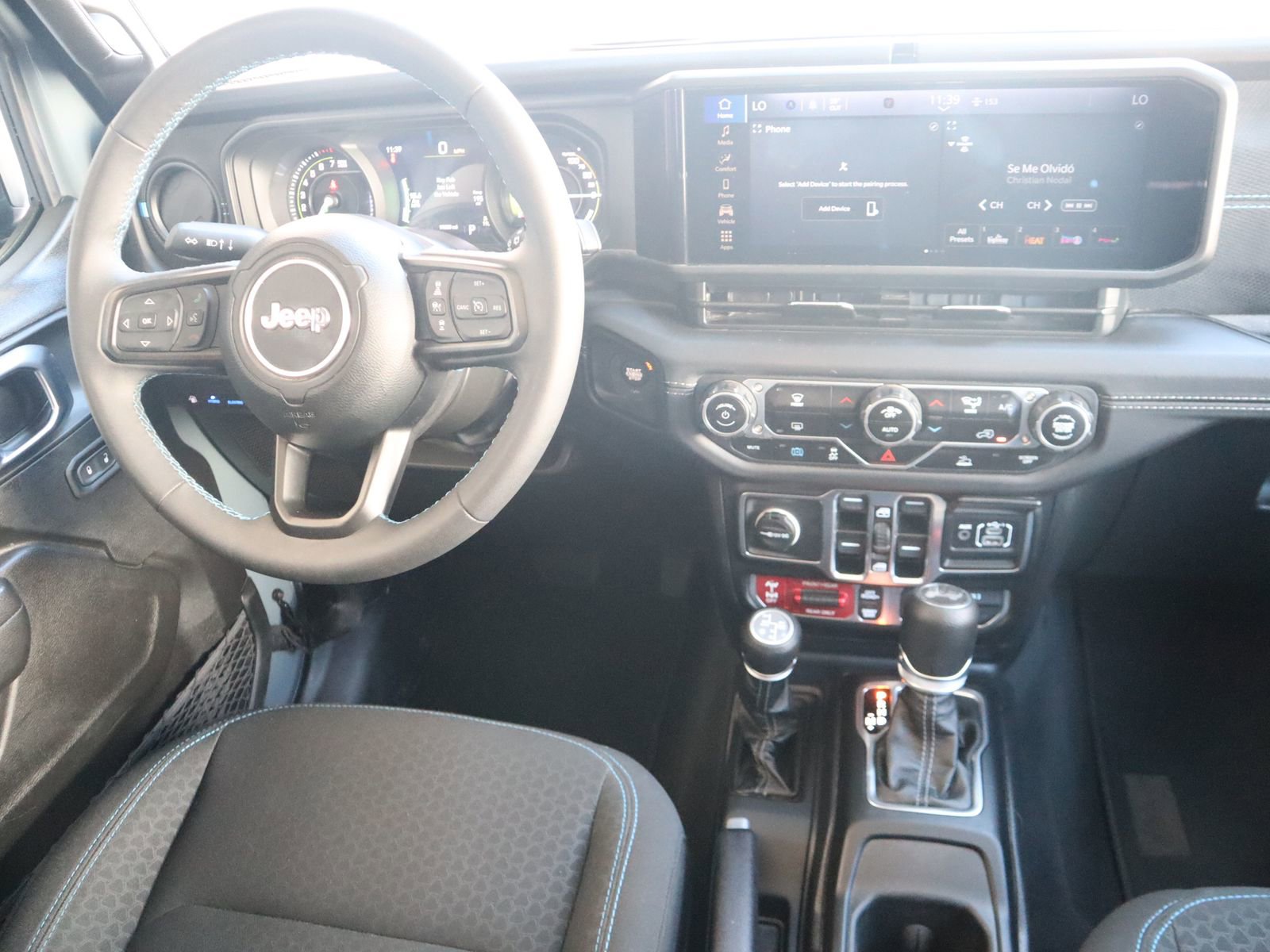 Used 2025 Jeep Wrangler Unlimited Rubicon 4xe image 30