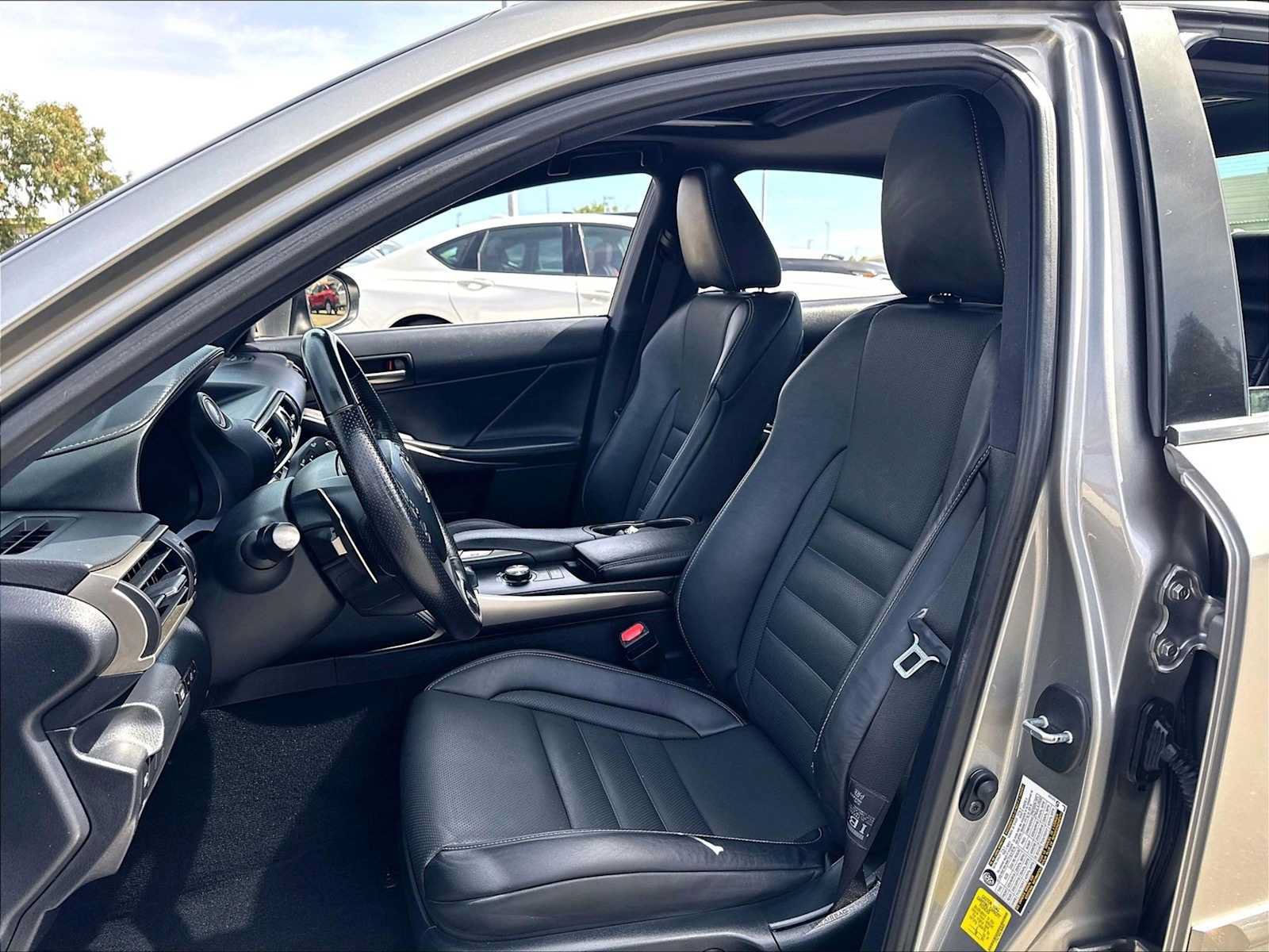 Used 2020 Lexus IS 350 F Sport w/ F Sport Package RWD image 27