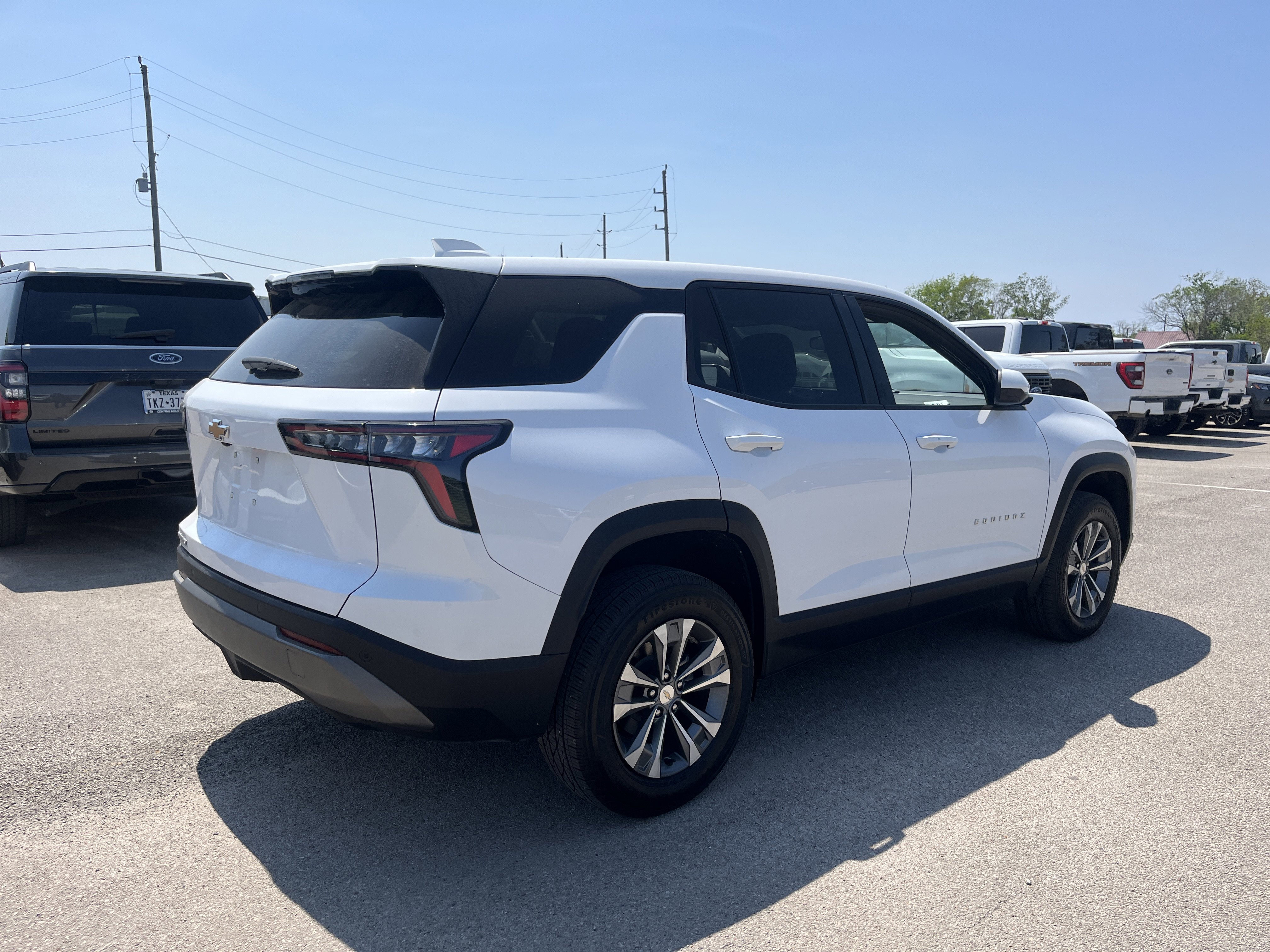 Used 2026 Chevrolet Equinox LT image 2