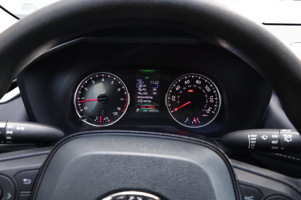 Certified 2021 Toyota RAV4 LE AWD/4WD image 31
