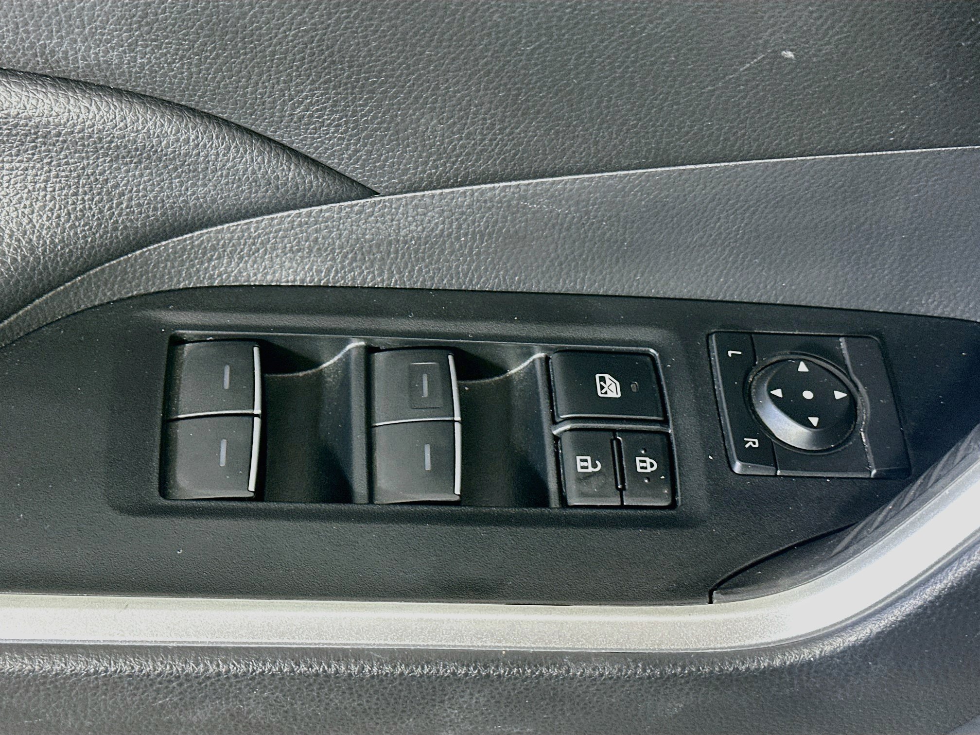 Used 2023 Toyota RAV4 XLE AWD/4WD image 15