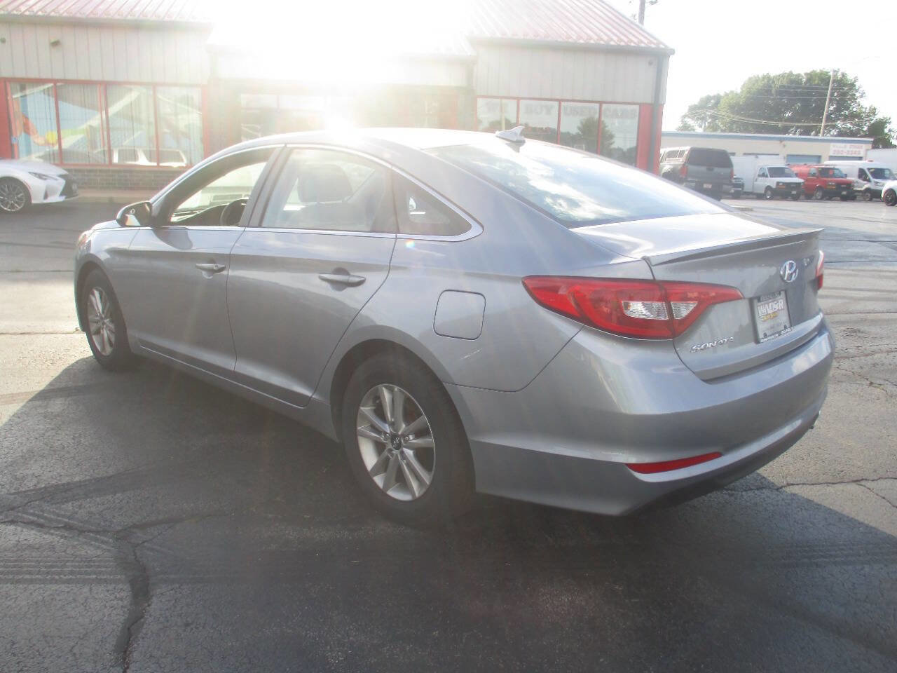 Used 2017 Hyundai Sonata SE image 3