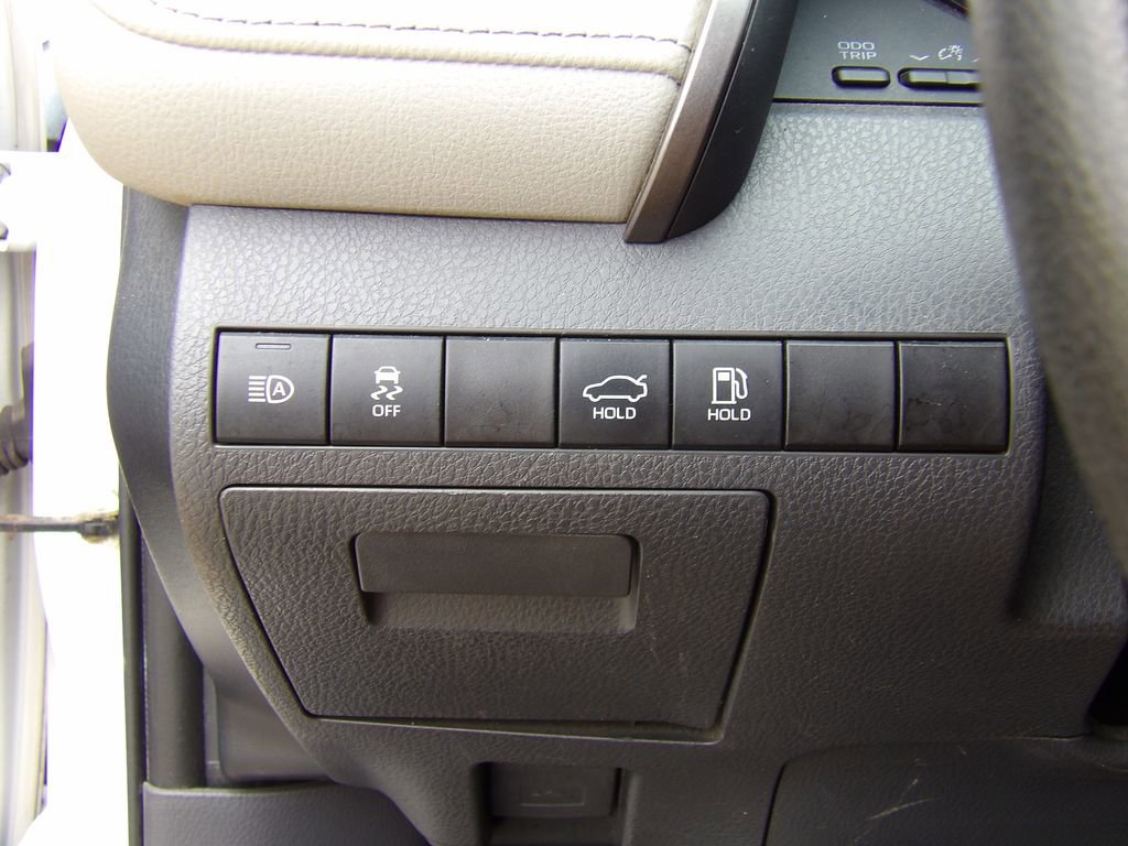 Used 2021 Toyota Camry LE FWD image 12