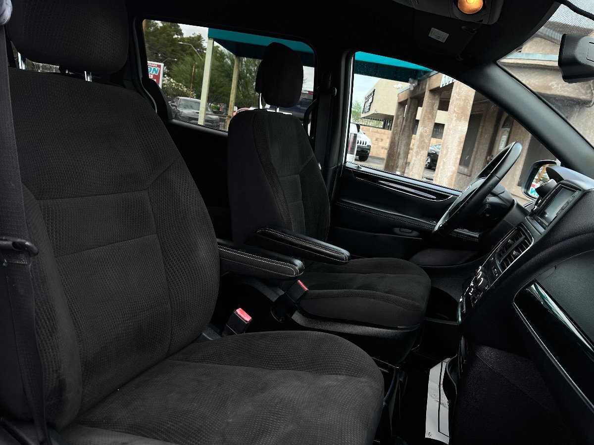 Used 2018 Dodge Grand Caravan SE FWD image 33