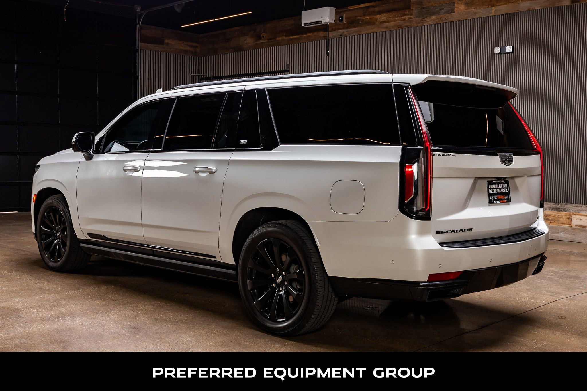 Used 2021 Cadillac Escalade ESV Sport w/ Driver Assist Tech Package AWD/4WD image 6