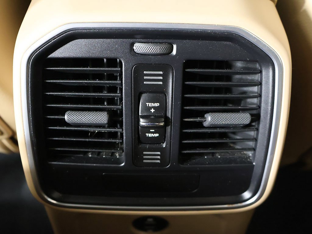 Used 2022 Porsche Macan image 54