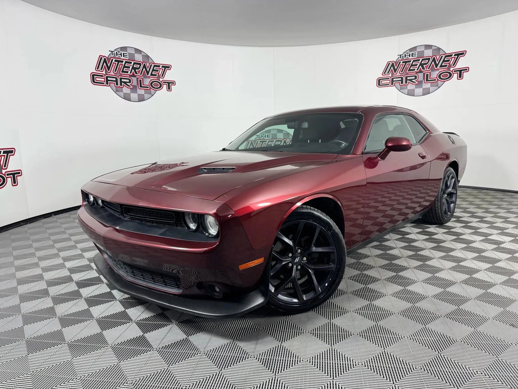 Used 2020 Dodge Challenger SXT w/ Blacktop Package RWD image 1