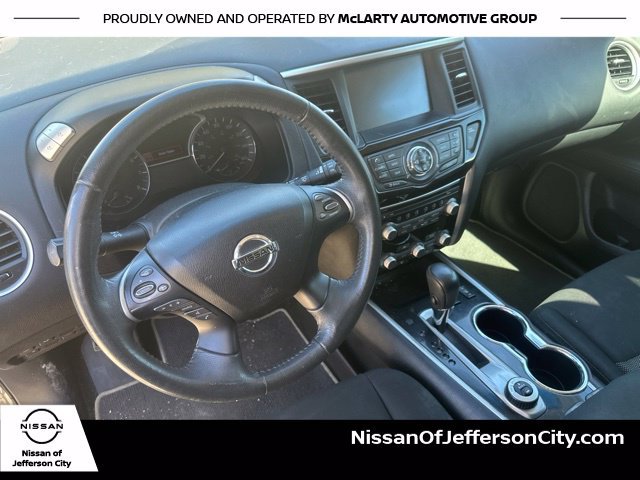 Used 2017 Nissan Pathfinder SV w/ SV Tech Package AWD/4WD image 10
