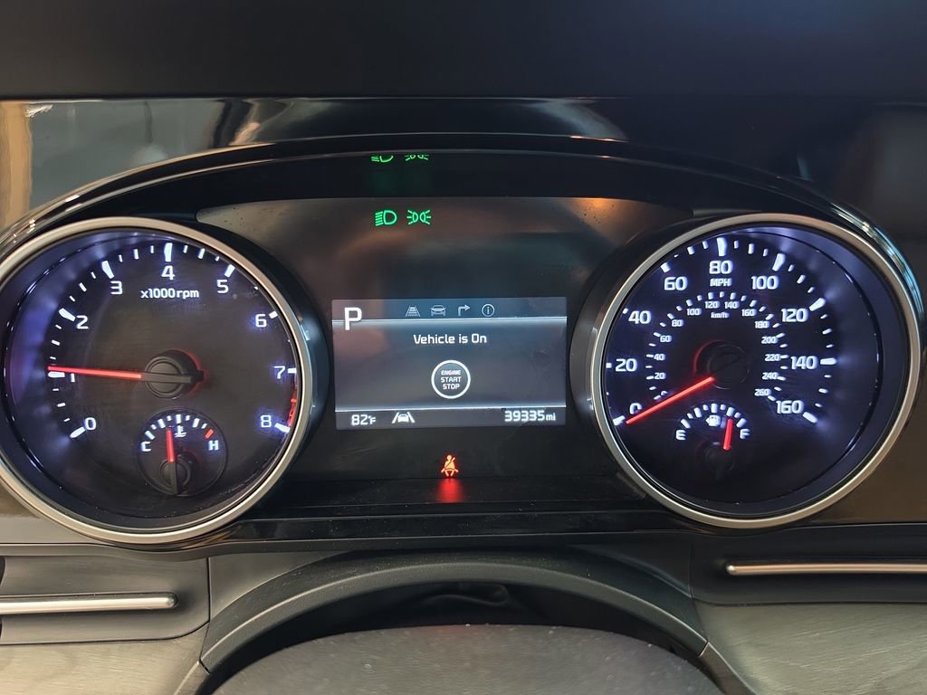 Used 2024 Kia Carnival EX image 20