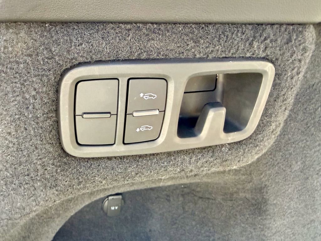 Used 2021 Lamborghini Urus image 18