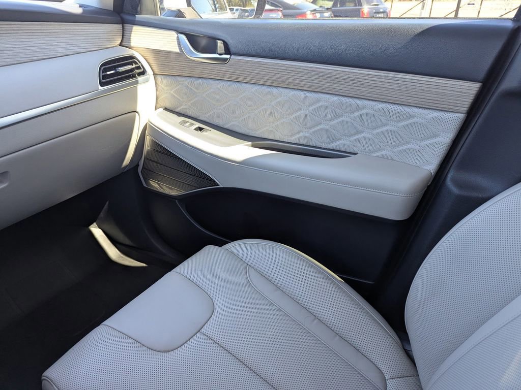 Used 2022 Hyundai Palisade Calligraphy w/ Winter Package image 14