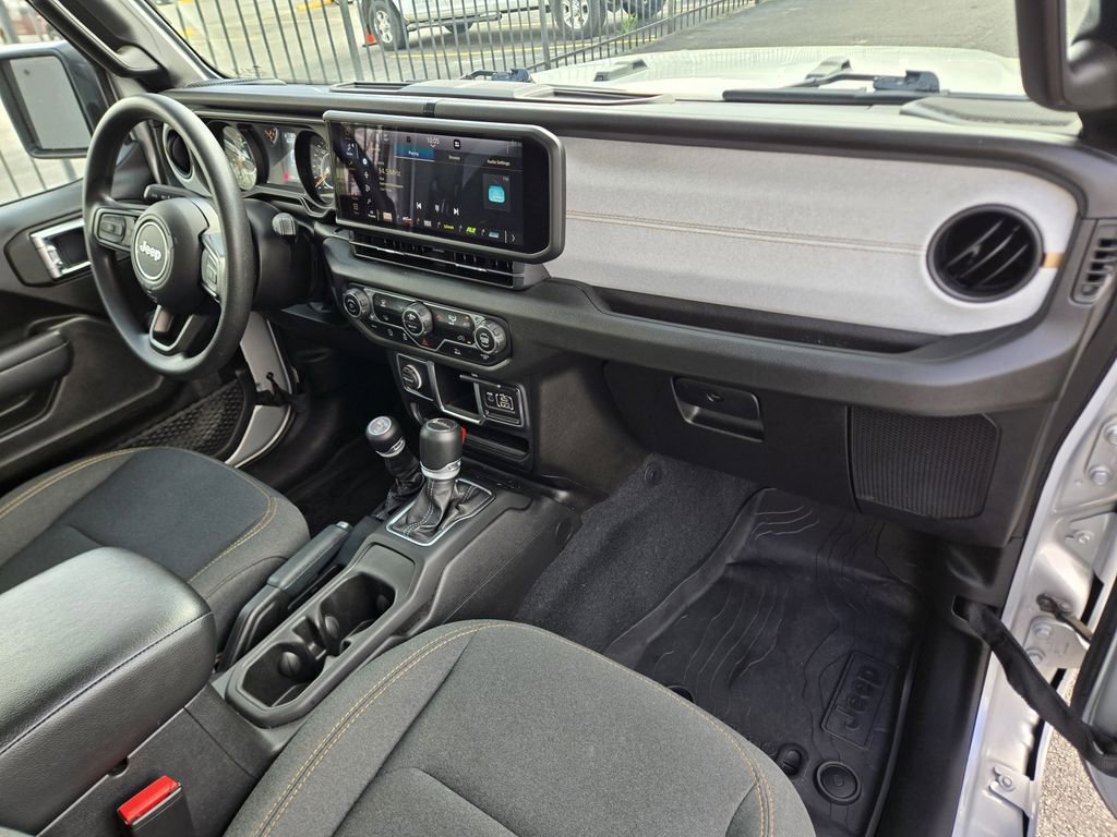 Used 2024 Jeep Gladiator Sport image 13