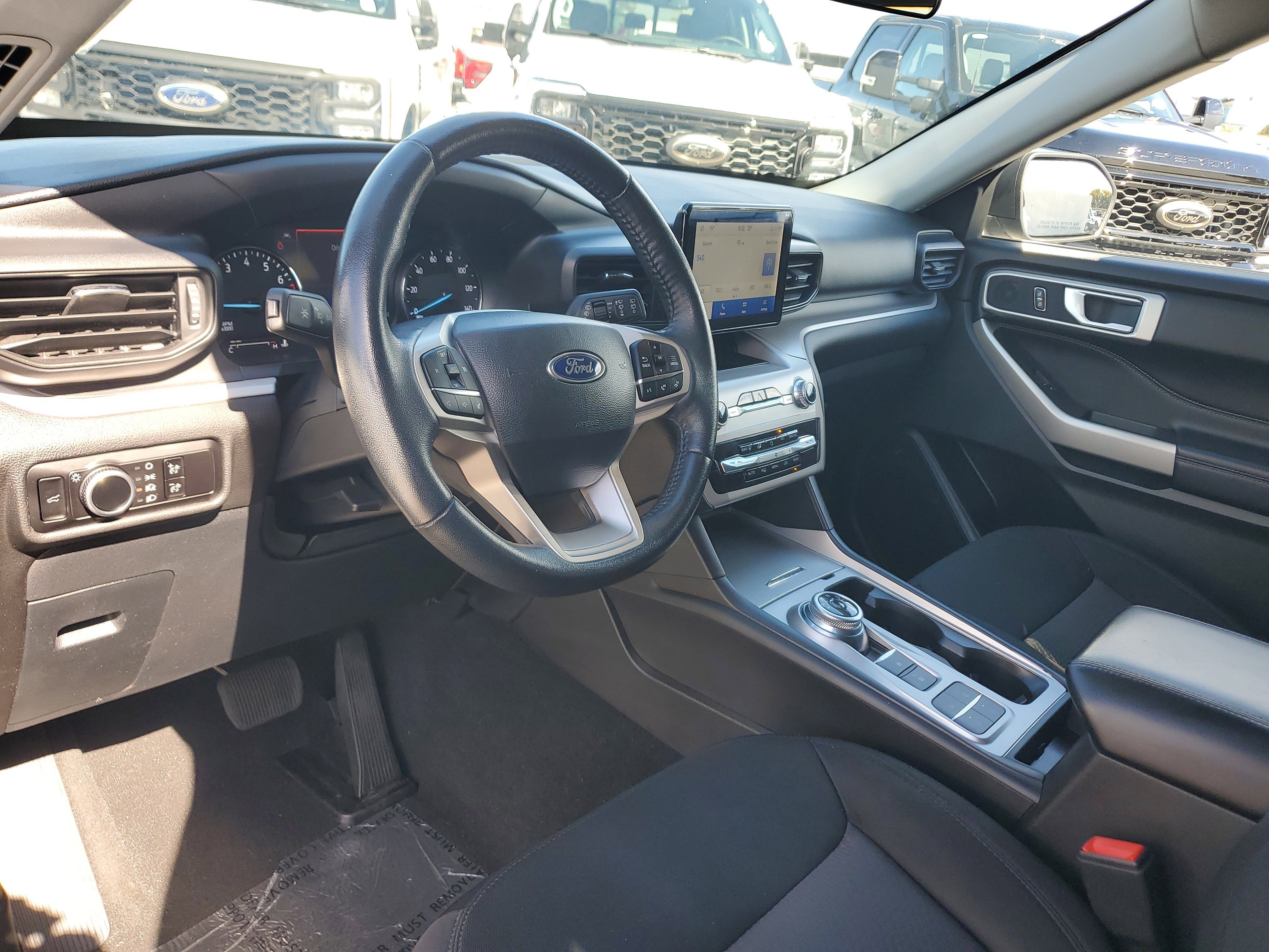 Used 2023 Ford Explorer XLT image 7