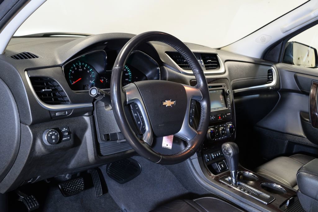 Used 2017 Chevrolet Traverse Premier image 3