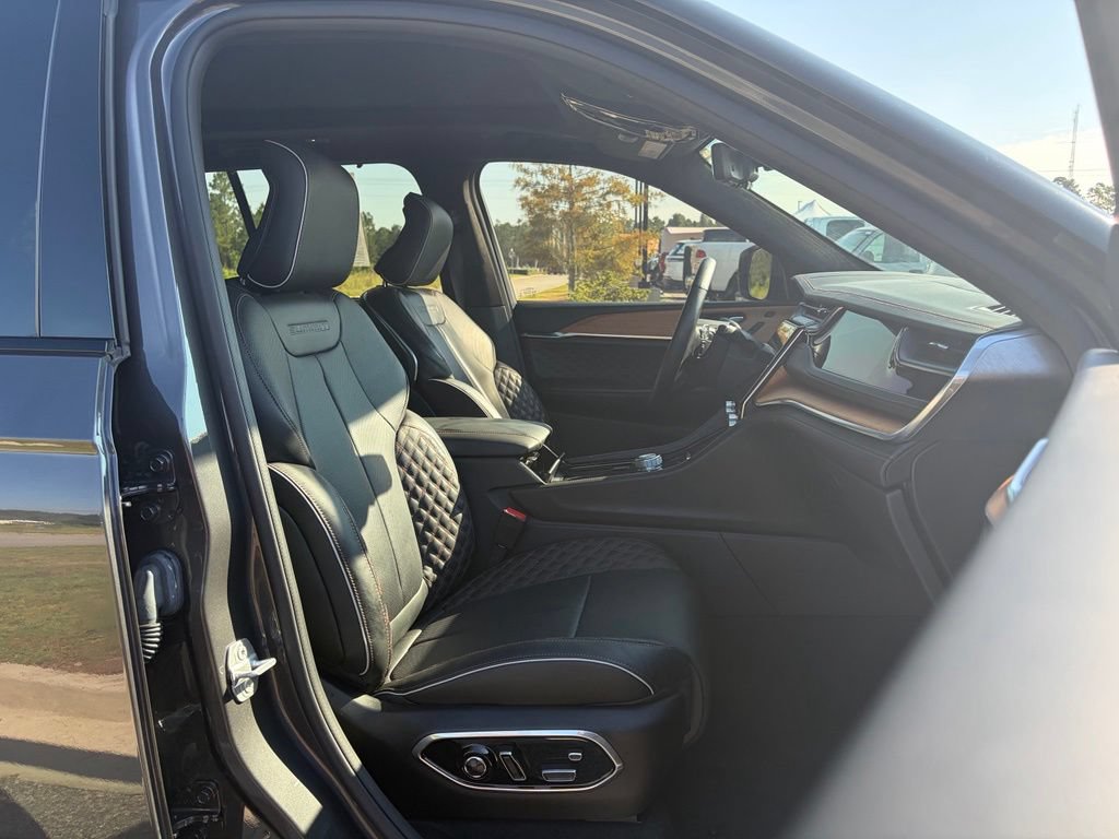 Used 2022 Jeep Grand Cherokee Summit AWD/4WD image 46
