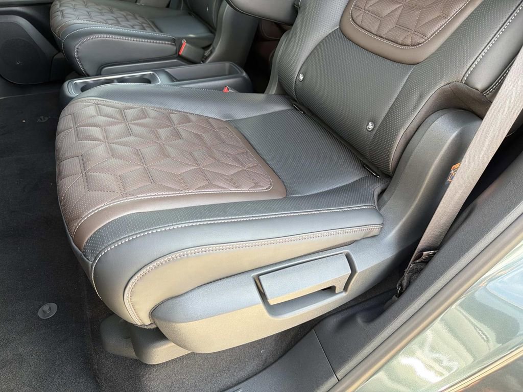 New 2026 Nissan Armada Platinum image 14