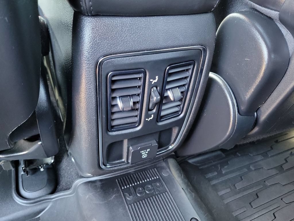 Used 2021 Jeep Grand Cherokee Laredo X AWD/4WD image 21