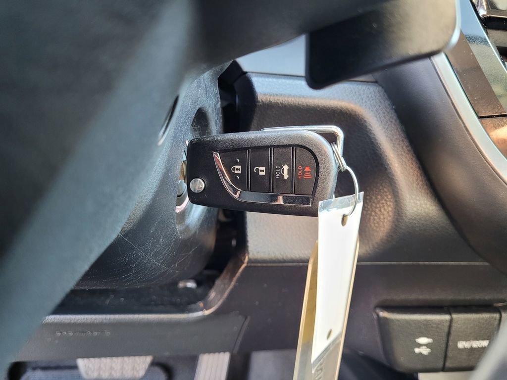 Used 2022 Toyota Camry SE FWD image 18