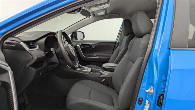 Used 2019 Toyota RAV4 LE image 14