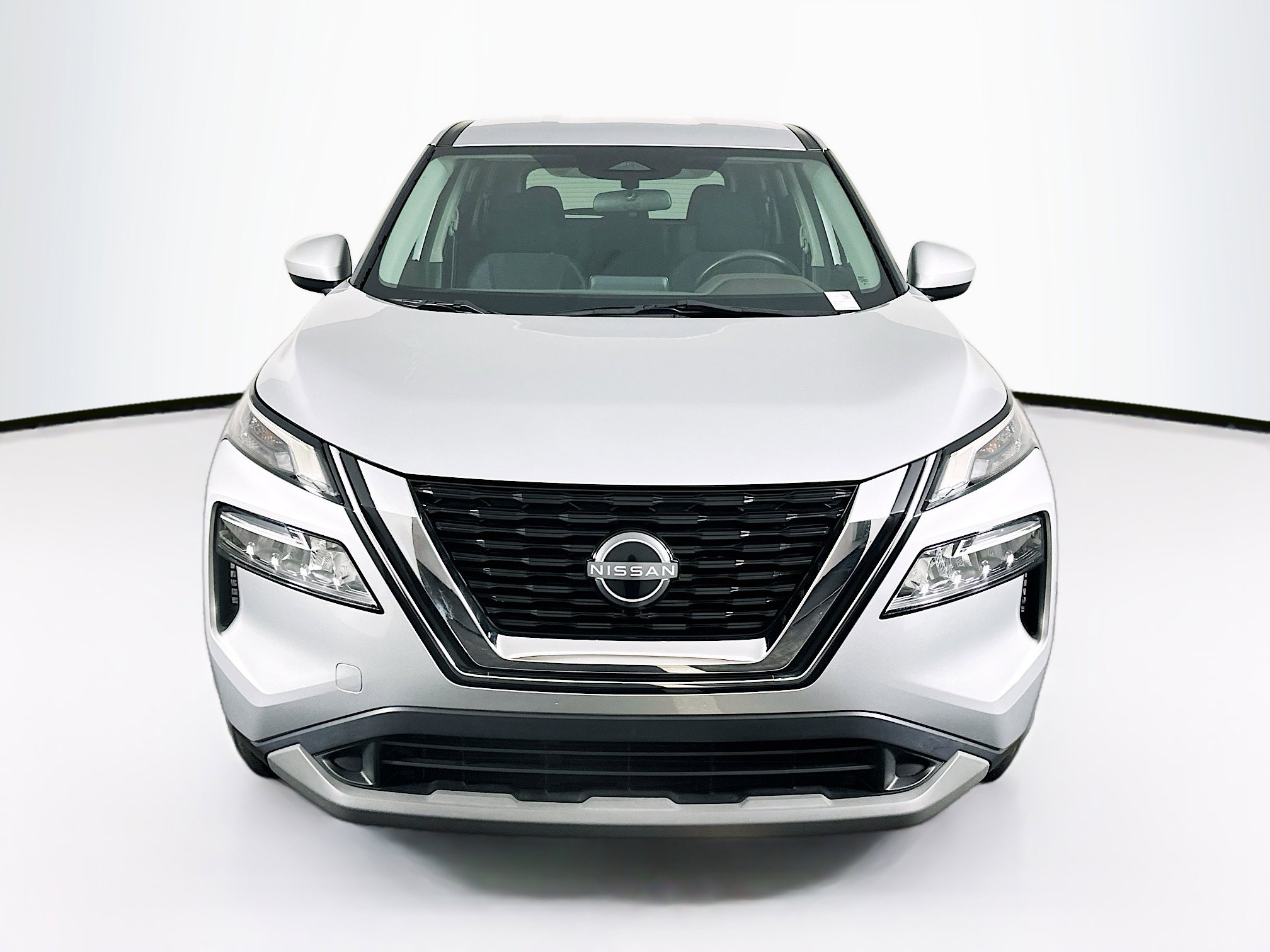 Used 2023 Nissan Rogue SV FWD image 2