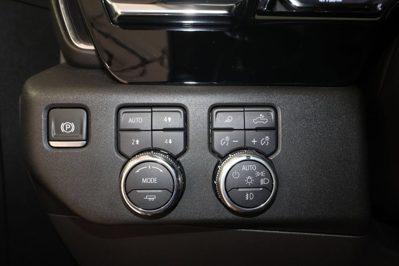 Used 2025 GMC Sierra 1500 SLT w/ SLT Premium Plus Package AWD/4WD image 12