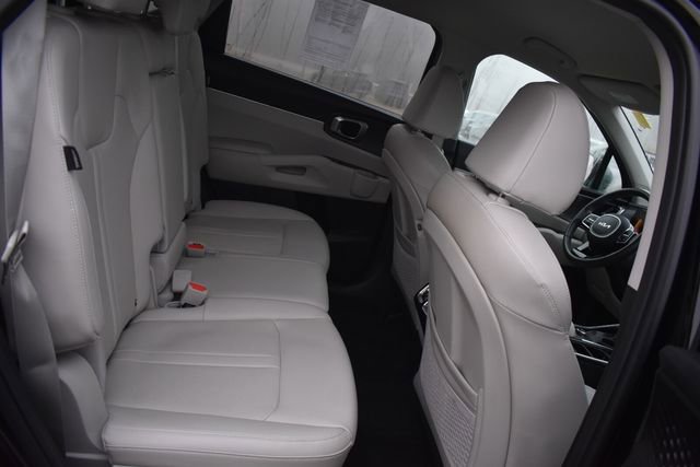 Used 2025 Kia Sorento S image 14