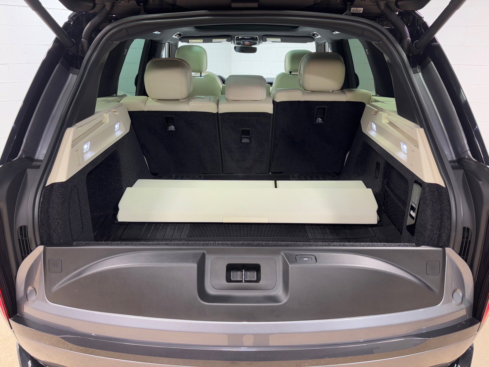 Used 2023 Land Rover Range Rover SE image 44