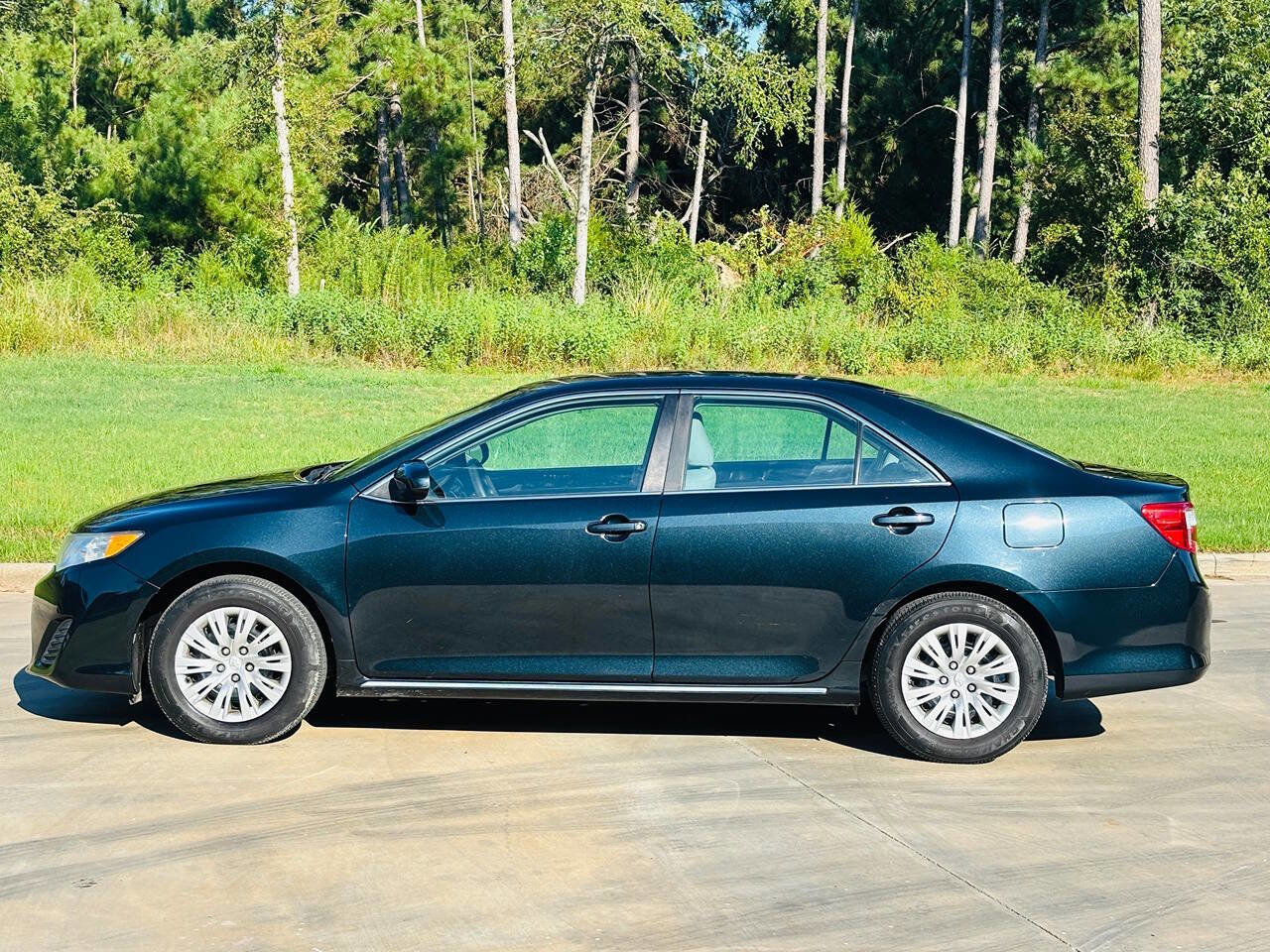 Used 2014 Toyota Camry LE image 5