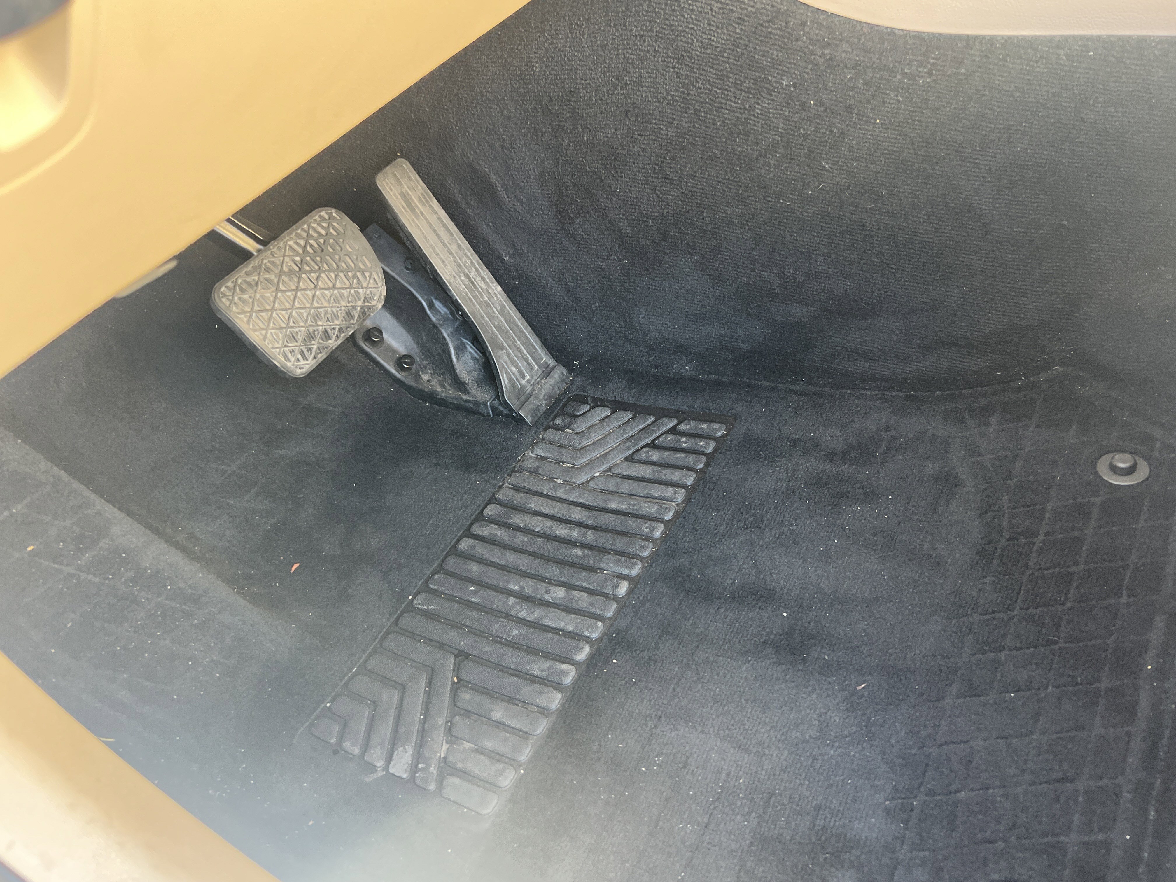 Certified 2019 Mercedes-Benz GLC 300 4MATIC w/ Premium Package image 17