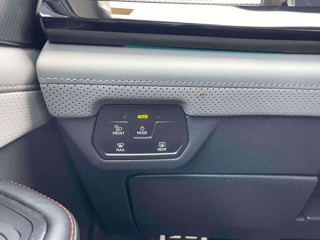 Used 2024 Volkswagen Atlas Peak Edition SE image 22