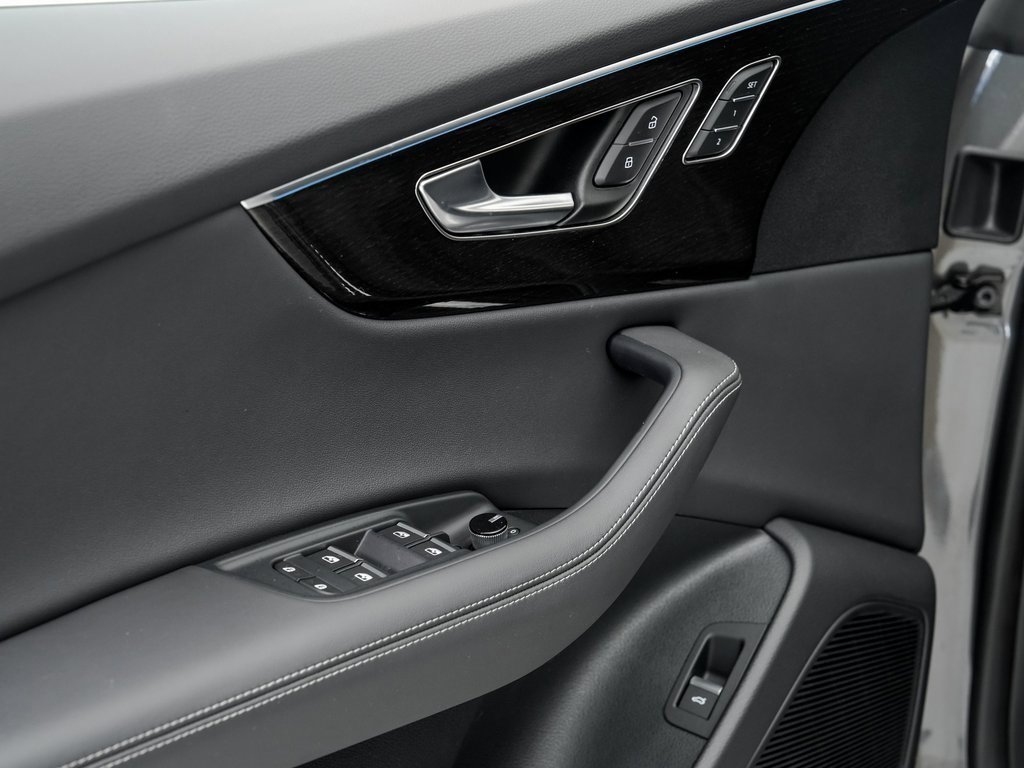 Used 2025 Audi Q8 Premium Plus w/ Premium Plus Package image 8