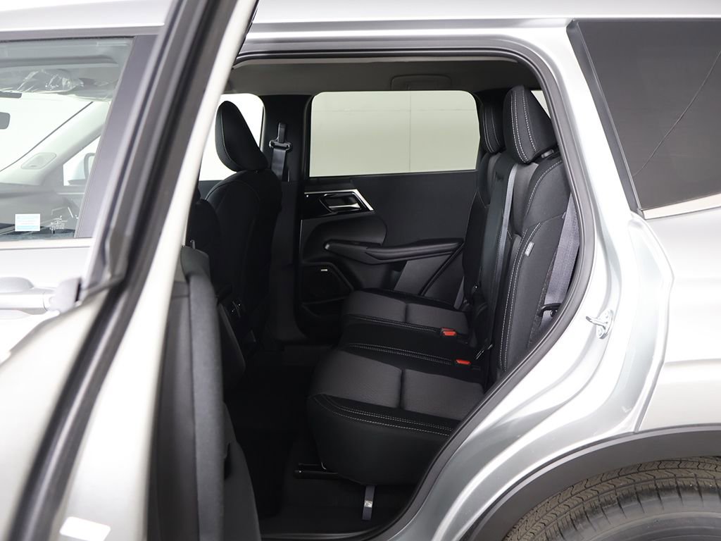 New 2026 Mitsubishi Outlander ES FWD image 28