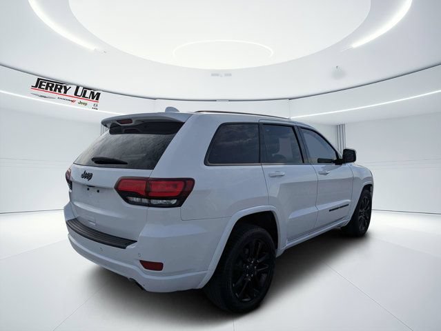 Used 2022 Jeep Grand Cherokee Laredo X RWD image 3