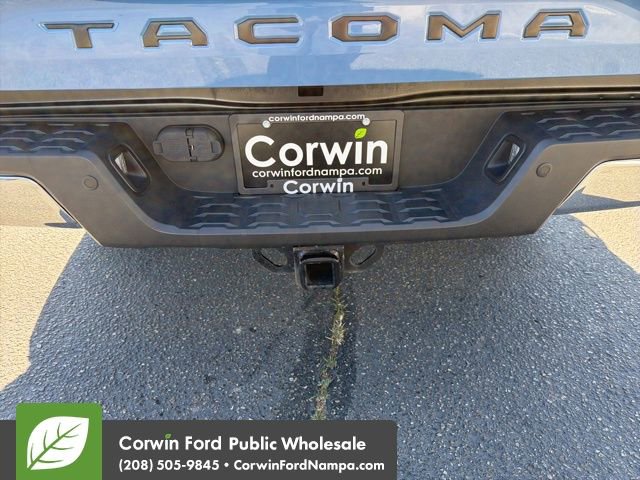 Used 2019 Toyota Tacoma SR5 AWD/4WD image 12