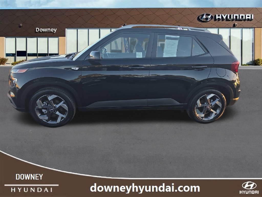 Used 2025 Hyundai Venue SEL FWD image 2