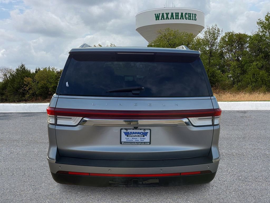 Used 2023 Lincoln Navigator Reserve AWD/4WD image 4