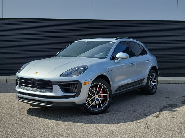 Certified 2023 Porsche Macan S AWD/4WD image 1