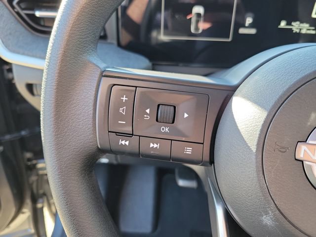 Used 2025 Nissan Kicks SV w/ Charging Package FWD image 16