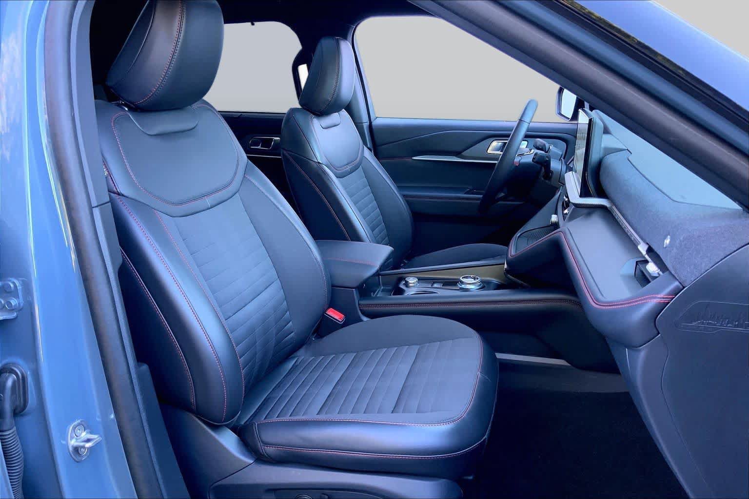 Used 2025 Ford Explorer ST-Line w/ Premium Package AWD/4WD image 8